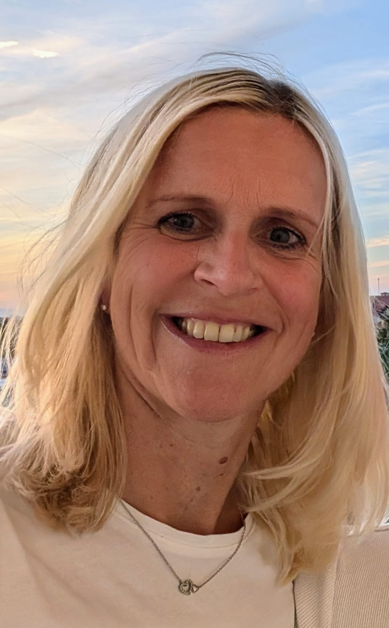 Apothekerin Anja Reinwart in der Vorstadt Apotheke in Ratzeburg – Ihre Ansprechpartnerin für individuelle Gesundheitsberatung.